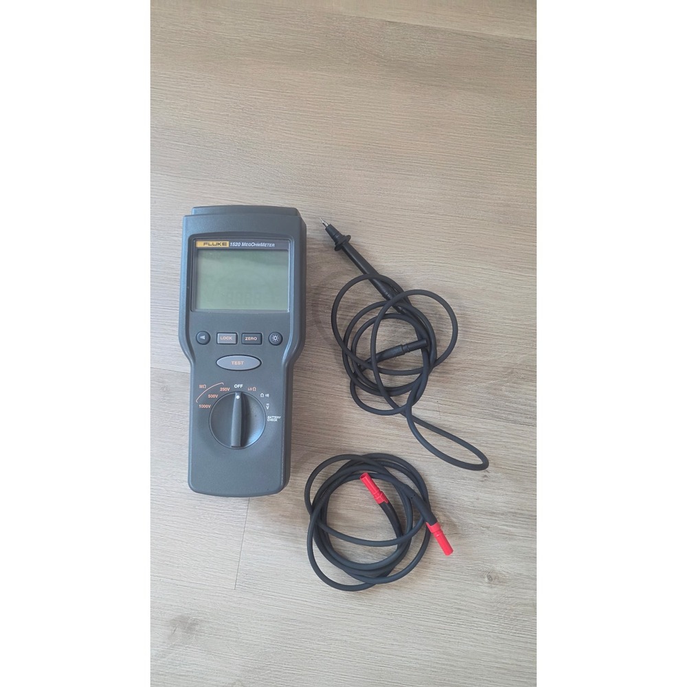 Fluke 1520 MegOhmMeter Insulation Tester